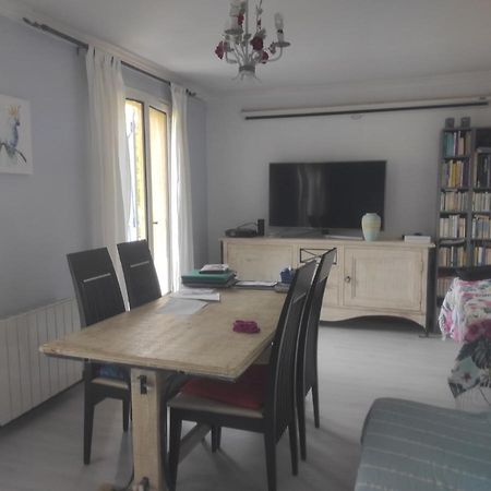 Chambre spatieuse avec grand lit. Aspet Extérieur photo