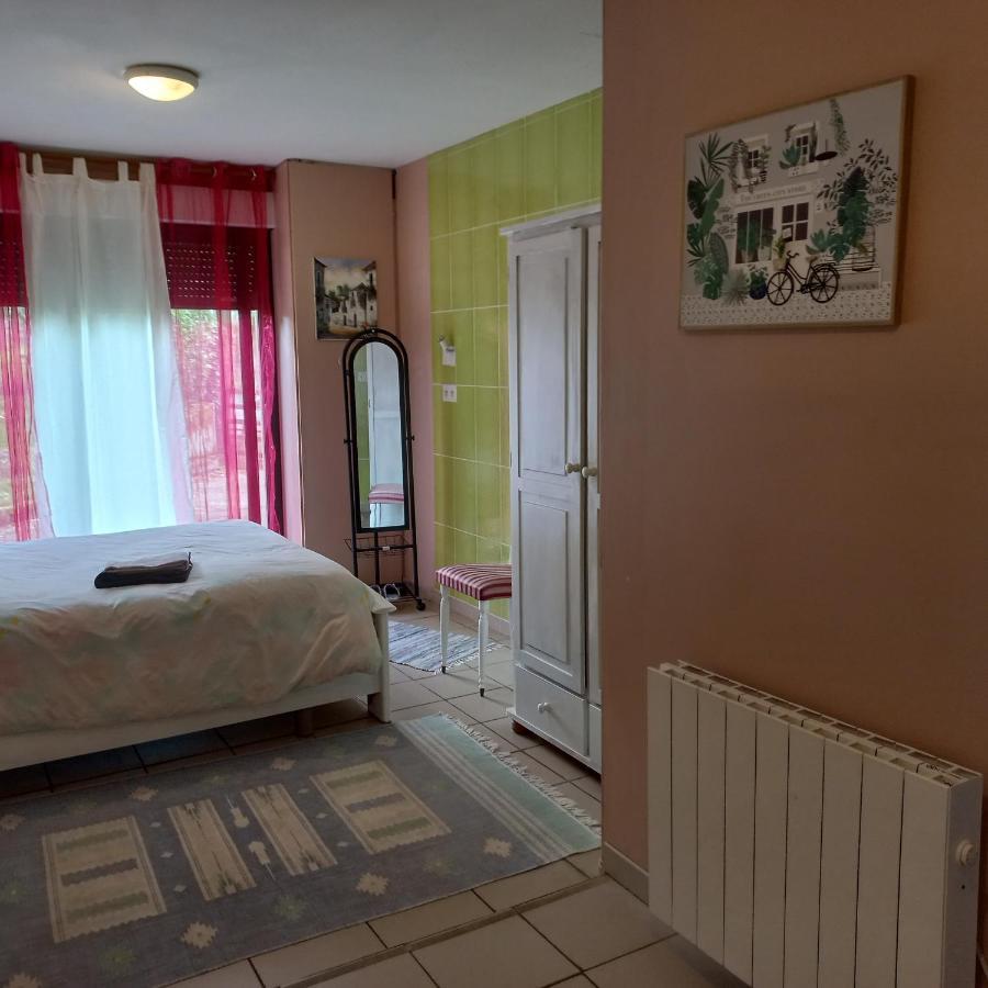 Chambre spatieuse avec grand lit. Aspet Extérieur photo