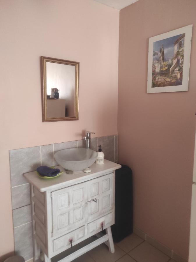 Chambre spatieuse avec grand lit. Aspet Extérieur photo