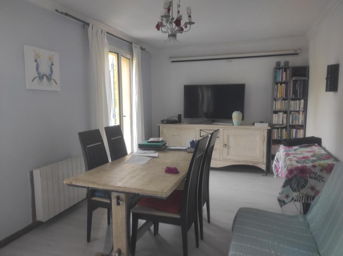 Chambre spatieuse avec grand lit. Aspet Extérieur photo