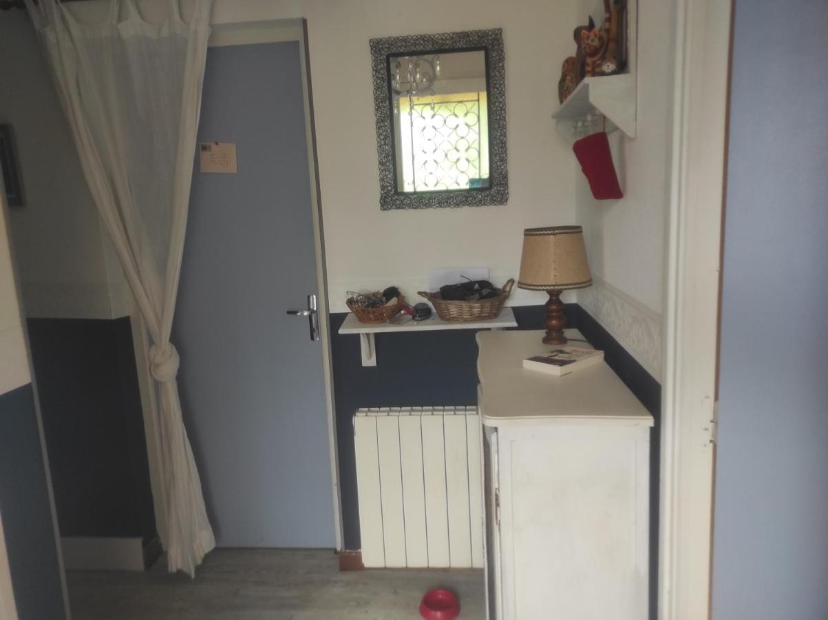 Chambre spatieuse avec grand lit. Aspet Extérieur photo